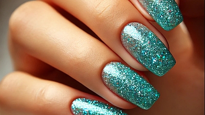 Sparkle & Shine: Easy Glitter Nail Art Tutorial for Beginners